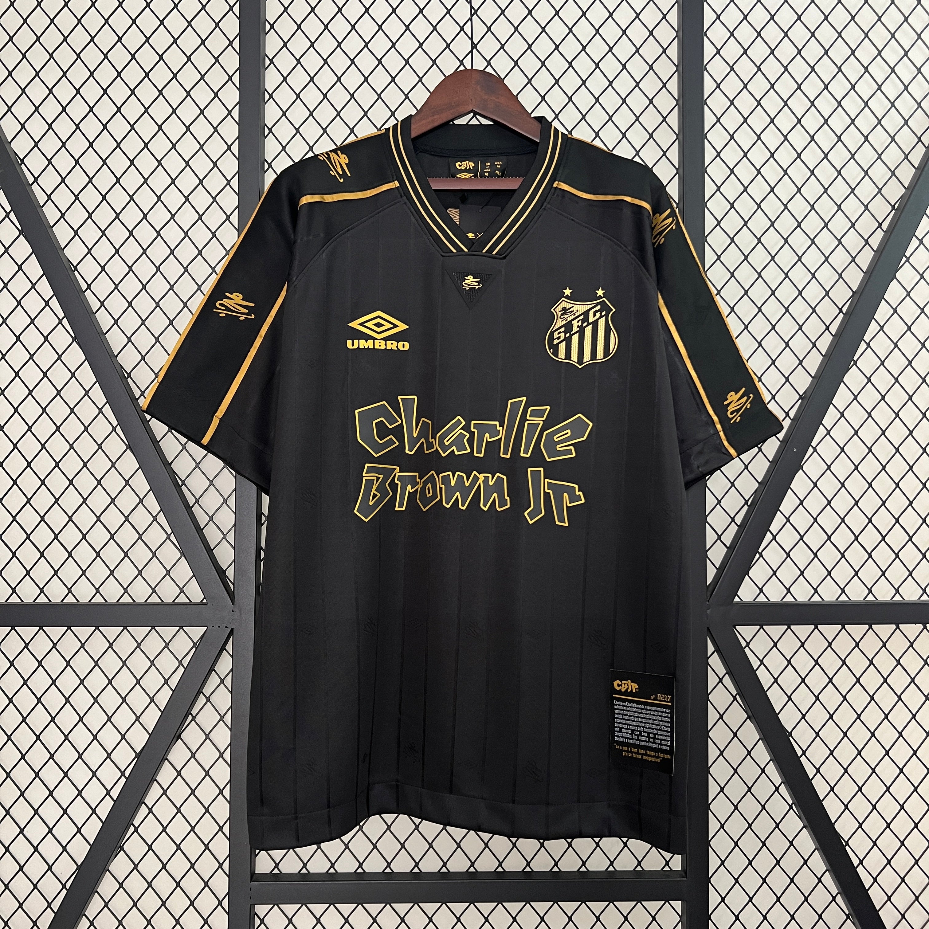 Camisa Santos Charlie Brown Black