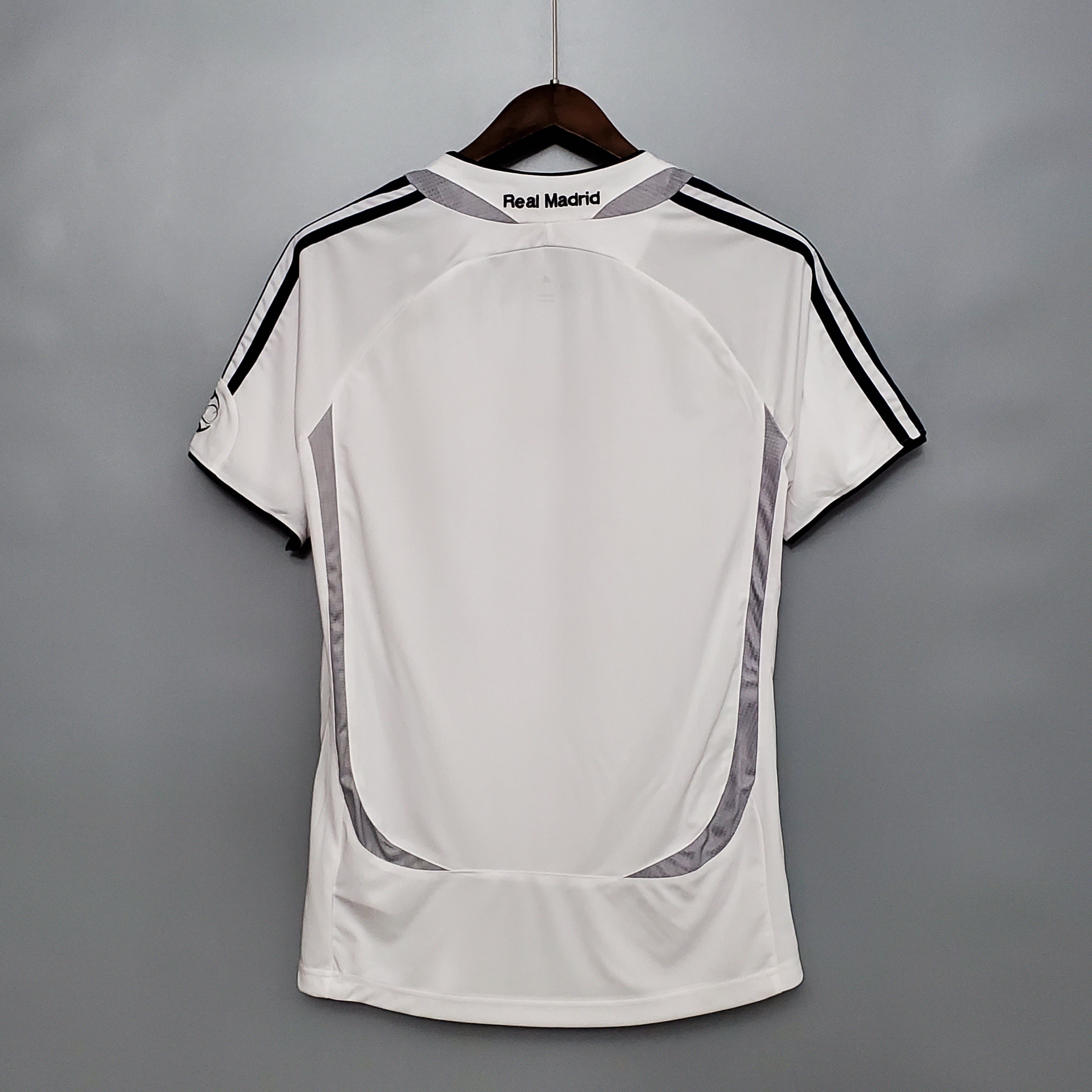 Camisa Retrô Real Madrid Home 06/07