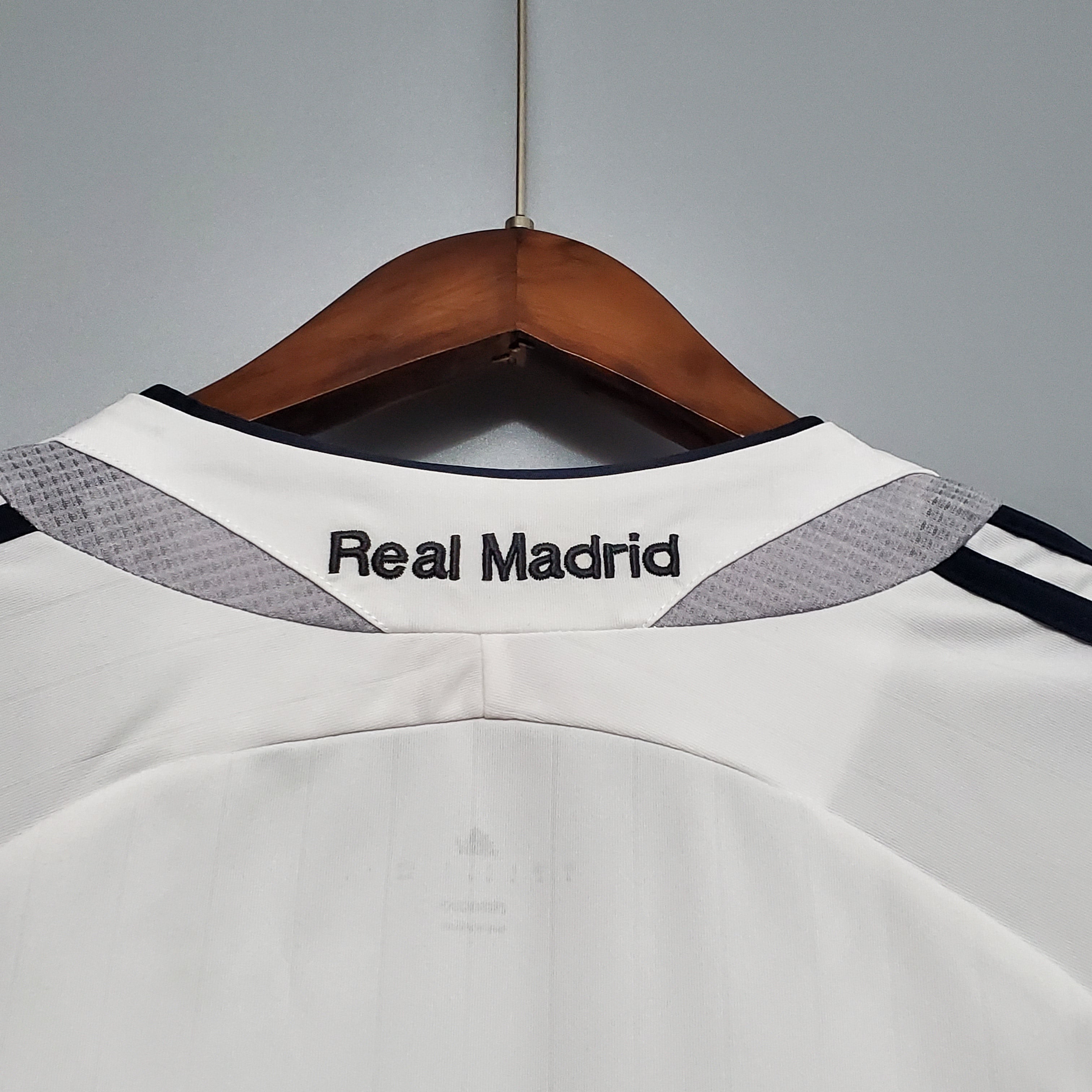 Camisa Retrô Real Madrid Home 06/07