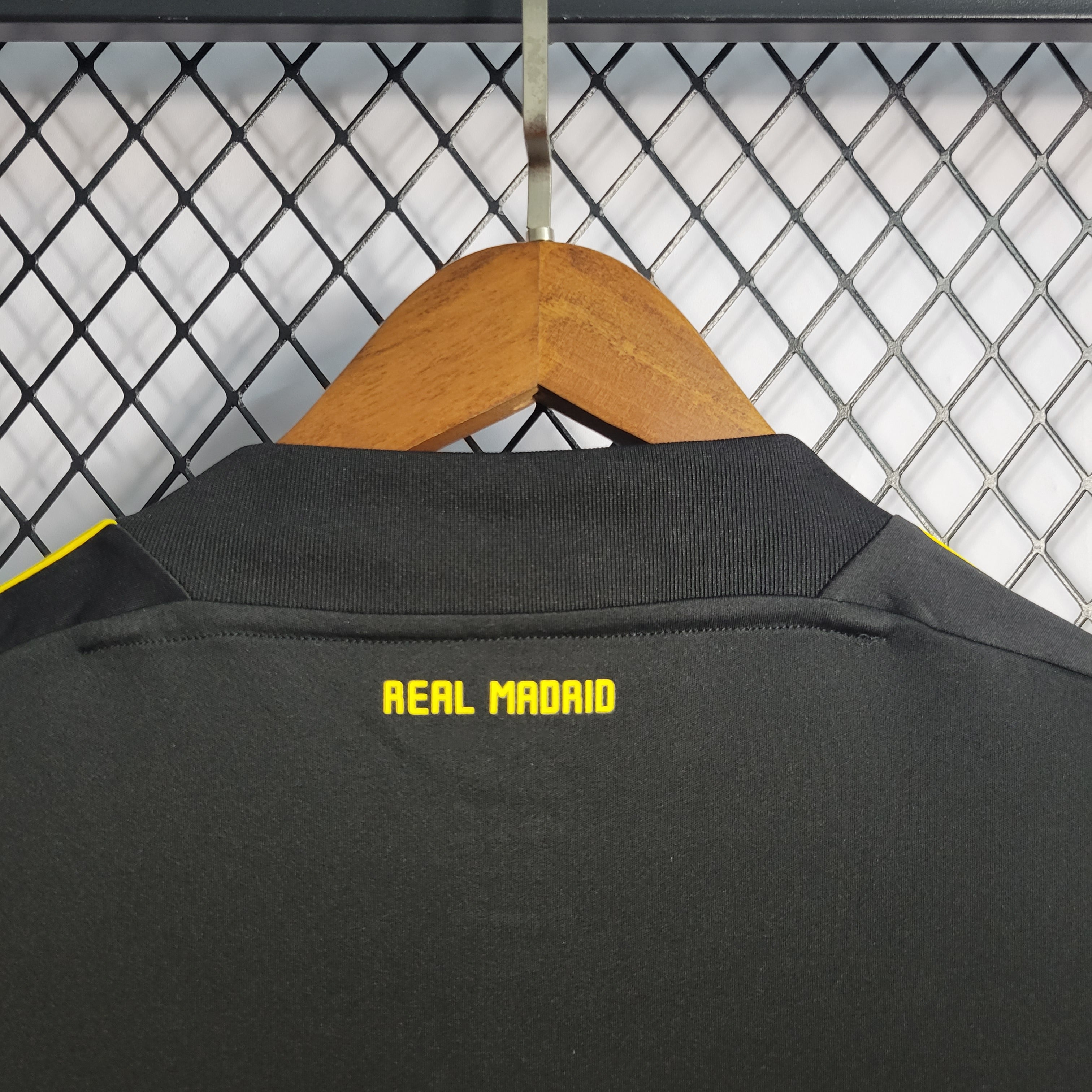 Camisa Real Madrid Goleiro Preta 11/12 - Versão Retro111