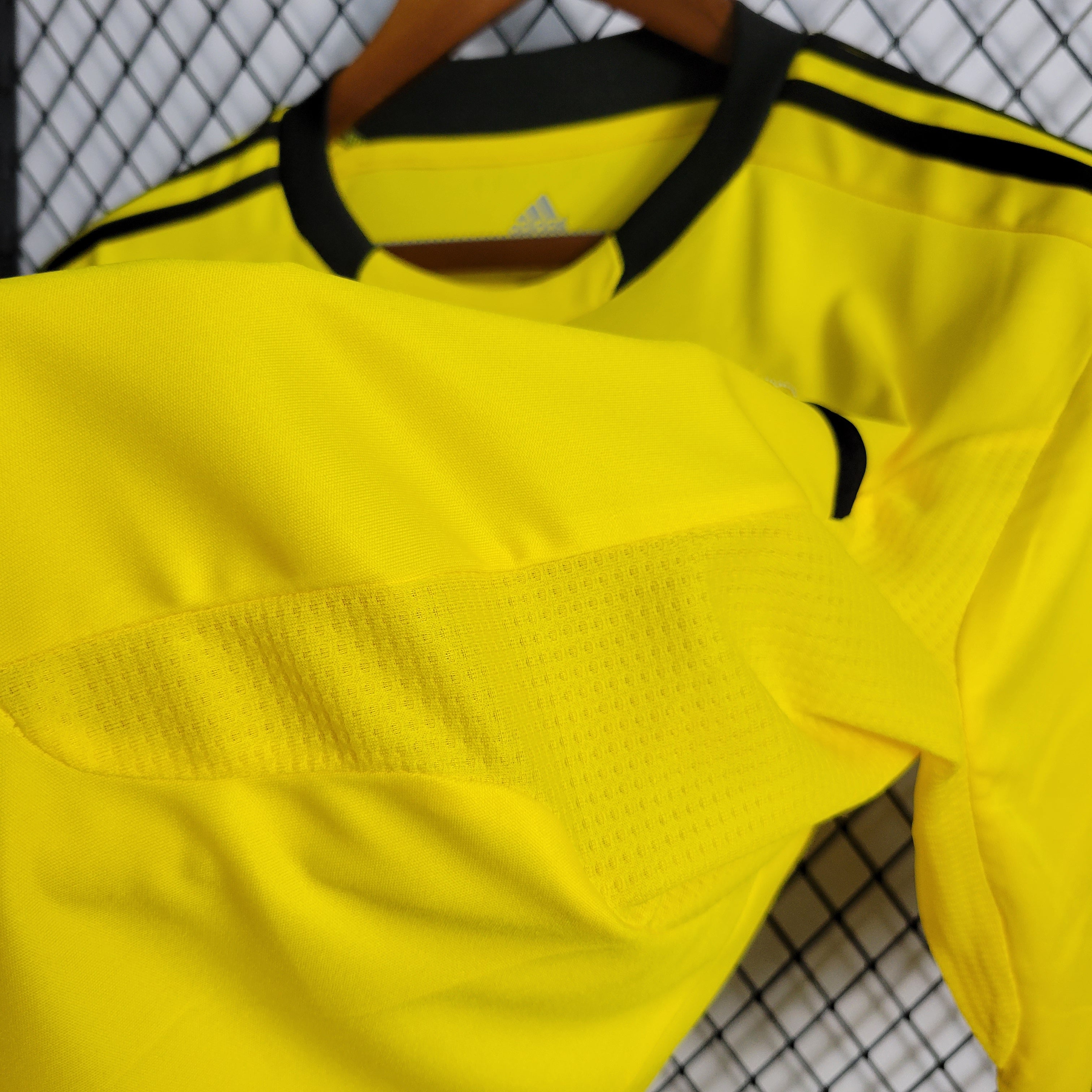 Camisa Real Madrid Goleiro Amarela 11/12 - Versão Retro 111