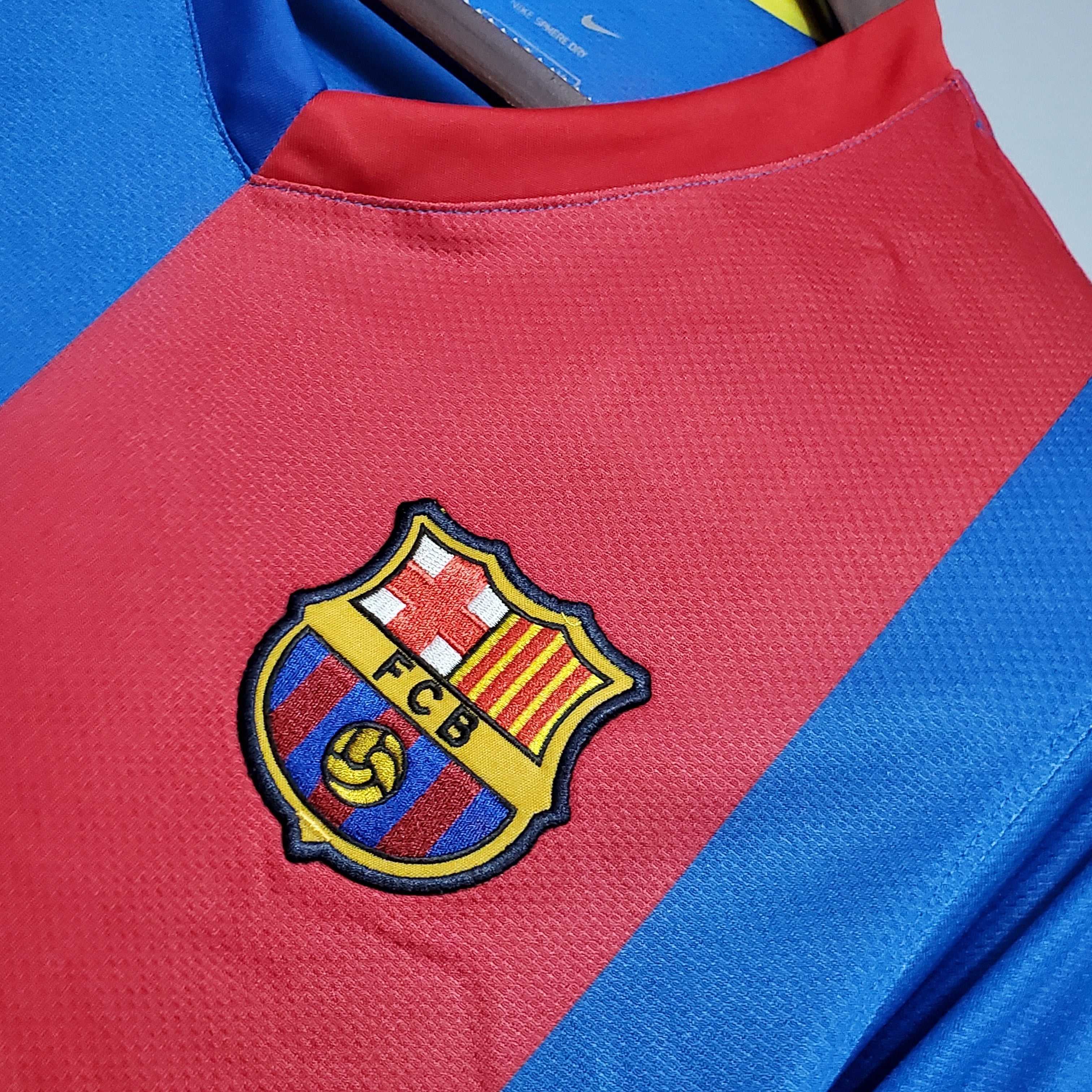 Camisa Barcelona Titular 06/07 - Versão Retro Manga Longa